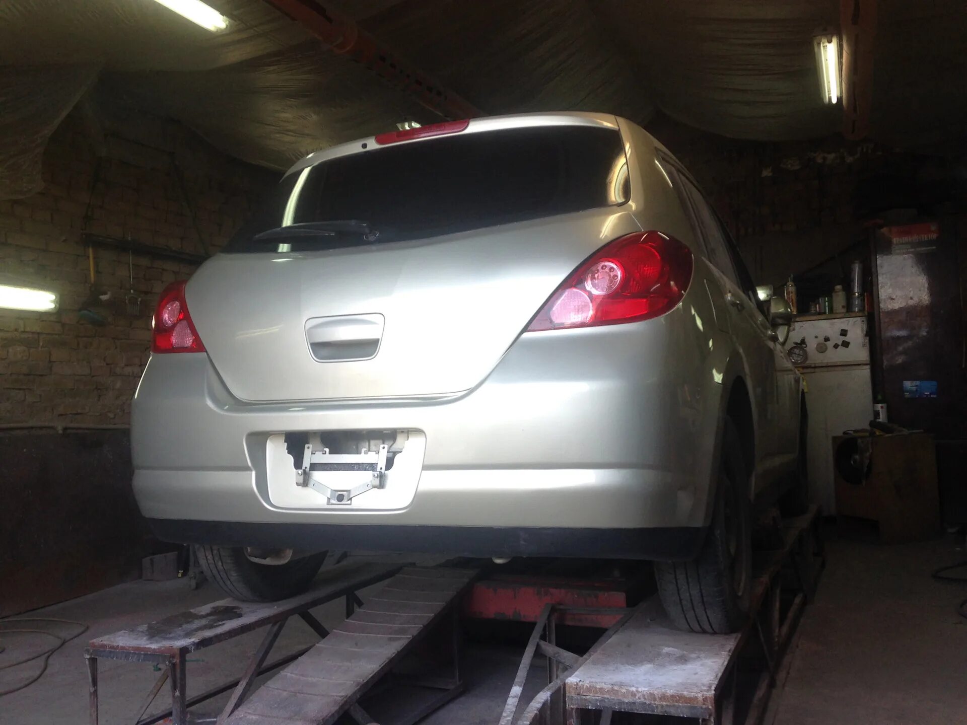 Лампа заднего хода ниссан тиида 2010. Датчик заднего хода кашкай 2. Лампа заднего хода ниссан тиида 2011г. Датчик заднего хода кпп f23. Ниссан микра лампа заднего хода.