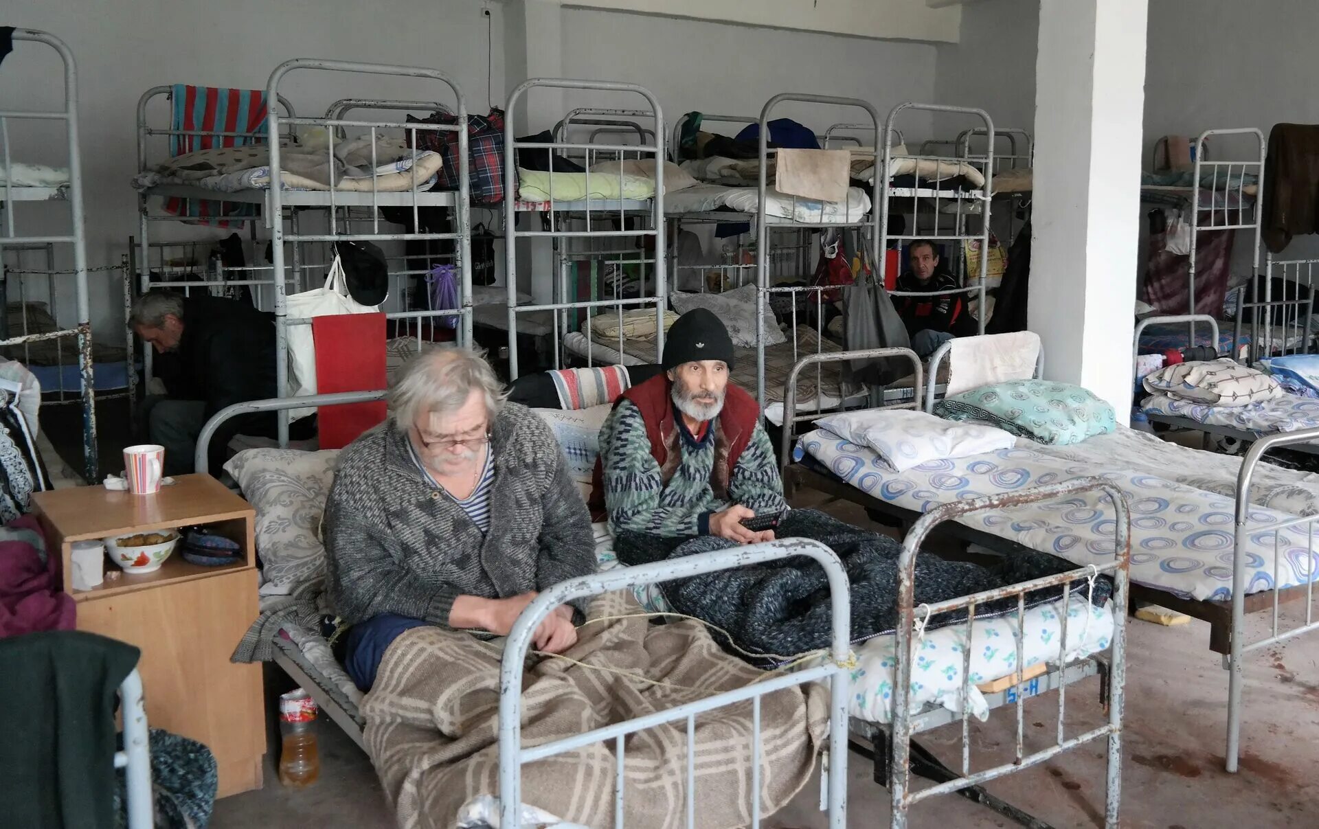 Дома приюта для бездомных. Приют для бездомных людей в челябинске. приют для бездомных детей в америке.