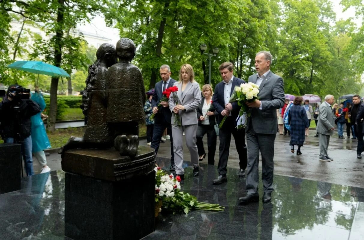 Новости липецка город 48. Памятник ребенку. День памяти. Обелиски нашей памяти мероприятие. Верхний парк Липецк.
