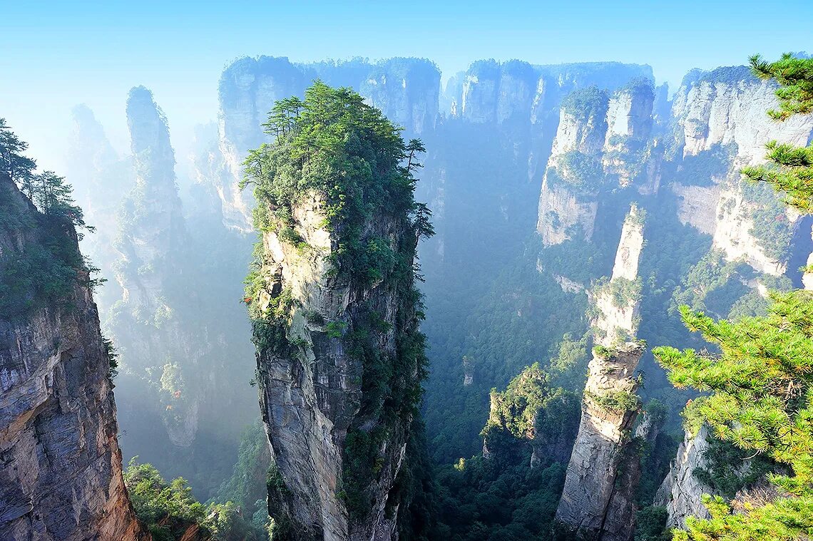 Красивое дикое место. Горы Тяньцзи, Китай. Национальный парк Чжанцзяцзе. Чжанцзяцзе (национальный Лесной парк). Национальный Лесной парк Чжанцзяцзе (Zhangjiajie), Китай.