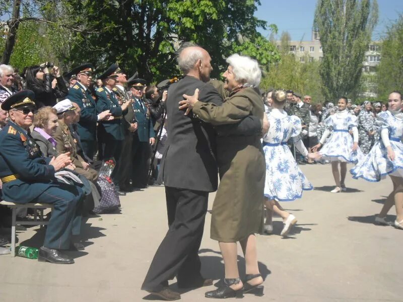 Вальс в Конго Тверь. Майский вальс. Ветераны танцуют вальс. Вальс Победы. Майский вальс танец