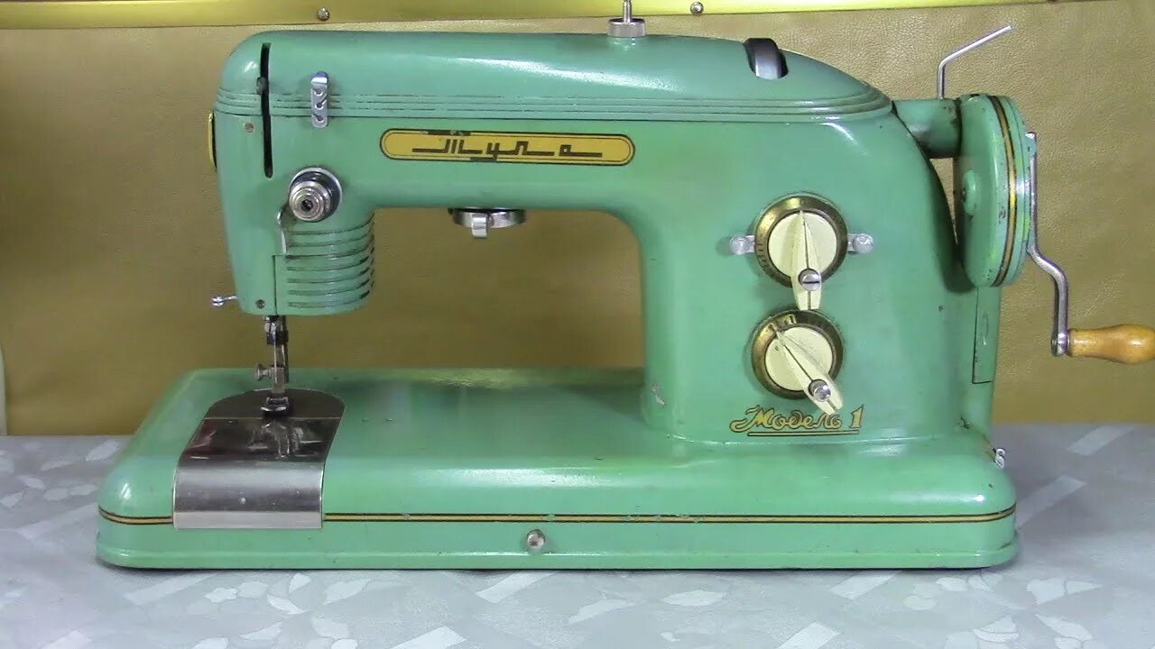 Роликов швейная машинка. Тула 1 швейная машинка. Швейная машинка Тула модель 1. Швейная машина Тула с электроприводом 1959г. Швейная машинка Тула 7.
