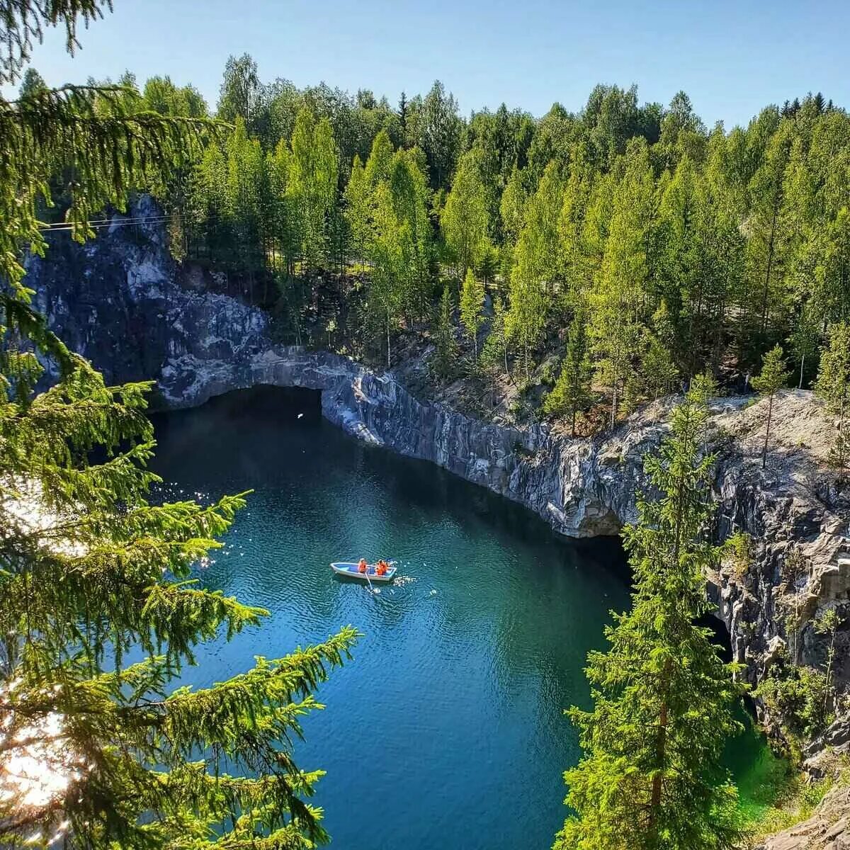 Сортавала места. Горный парк Рускеала. Карелия мраморный каньон Рускеала. Карелия каньон Рускеала. Горный каньон Рускеала.