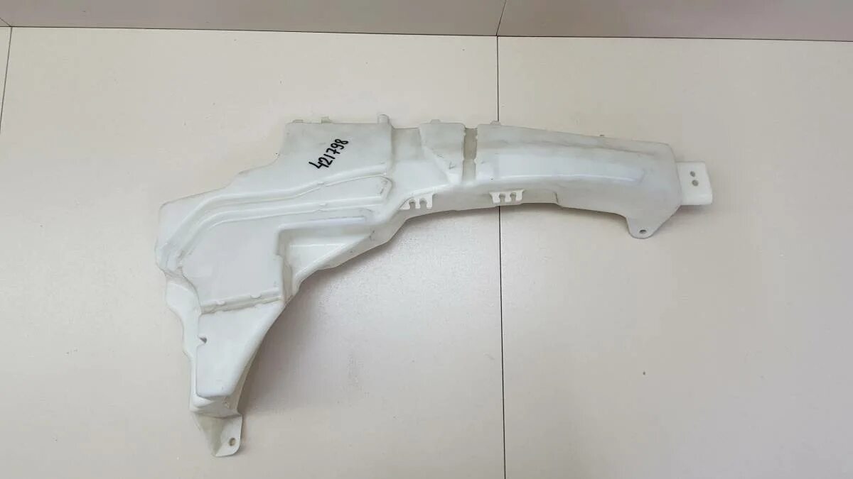 10.14. Ford Focus II. Снятие очистителя ветрового стекла, насоса и бачка омывате