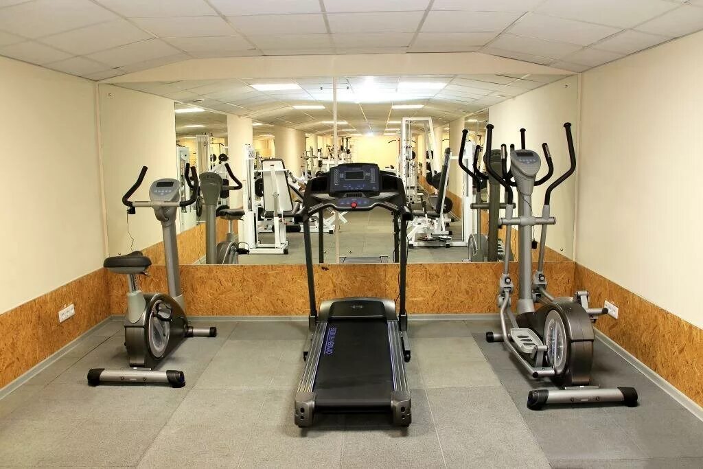 Дворец спорта егорьевск тренажерный зал. Ледовый дворец кемерово спортзал. Дворец спорта ванино тренажерный зал. Тренажерный зал дворец. Тренажерный зал полевской дворец спорта.