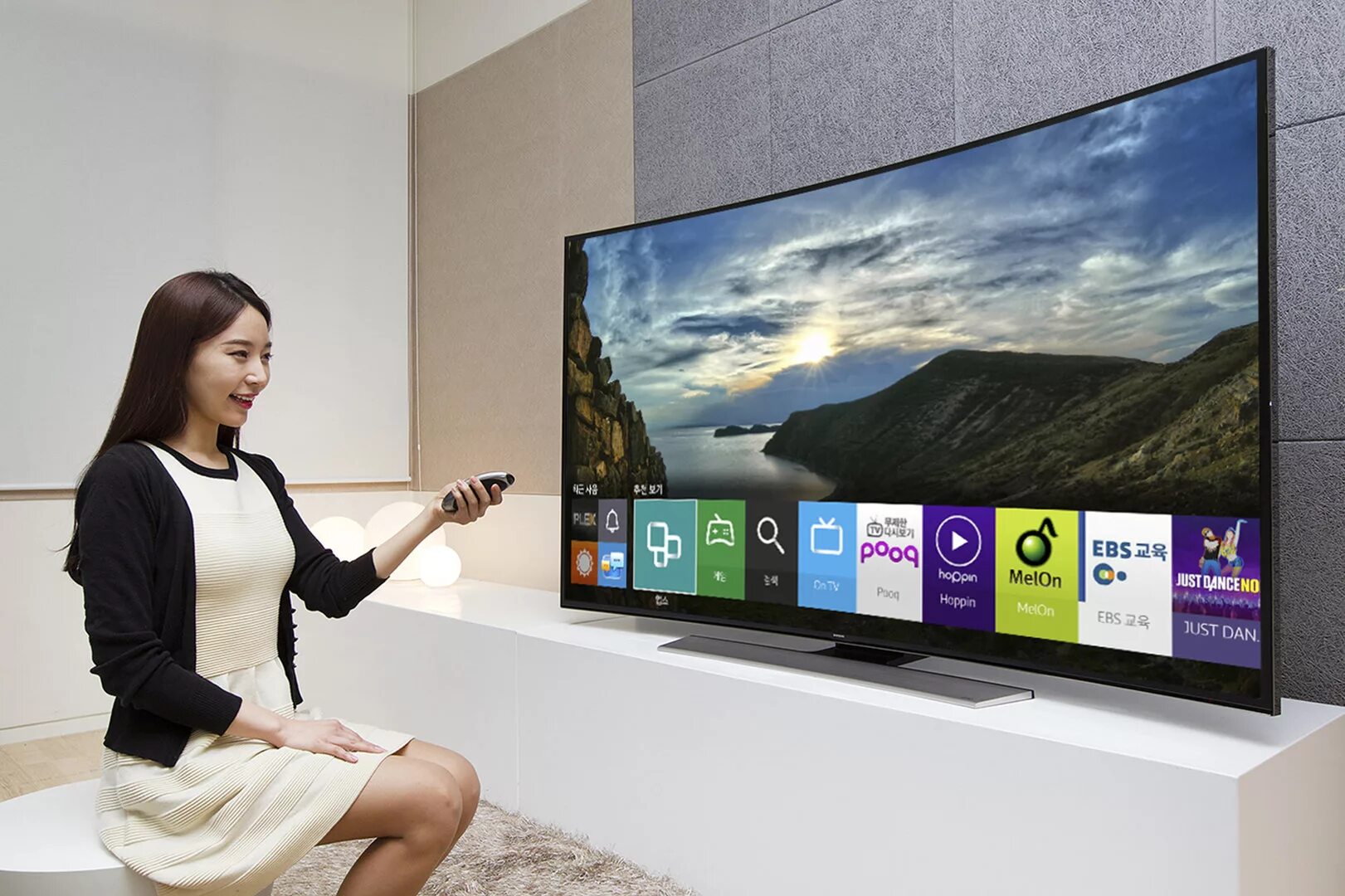 Как обновить телевизор с помощью алисы. Tizen Samsung Smart TV. Samsung Smart TV Tizen телевизор. Тизен ОС смарт самсунг. Samsung Smart TV 2016.