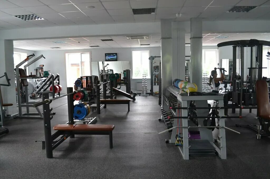 Тренажерные залы череповец. Дом физкультуры череповец тренажерный зал. Фит студио череповец рассвет. Титан спорт зал белгород. Спортзал фок тренажерный зал череповец.