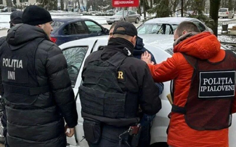 взяточник в форме. оперативники задержания сво. полицейский шантаж. полицейский с деньгами. полицейский шантаж.