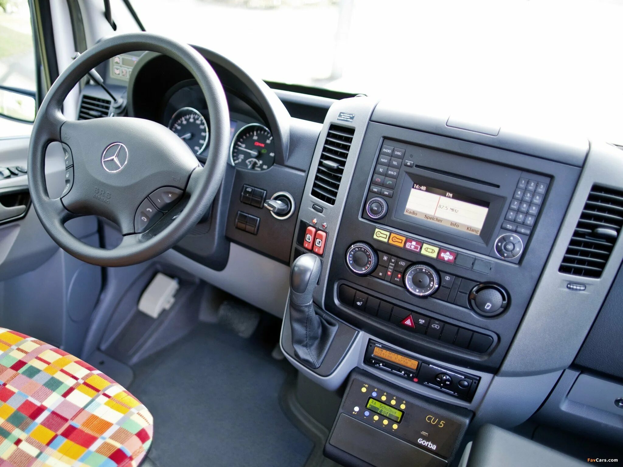 Мерседес спринтер автомат. Mercedes Sprinter 2008 салон. Mercedes Sprinter w906 салон. Mercedes Benz Sprinter 2008 салон. W906 Sprinter салон.