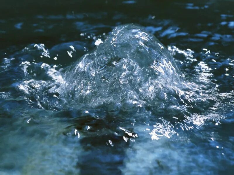 К чему снится идти по чистой воде. Вода. много воды. спав в воде. куча воды.