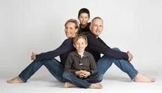 Фотосъемка семьи на природе. Позы для семейной фотосессии с детьми в студии. Позы для семейной фотосессии. Фотосессия семьи позы. Семейная фотосессия в студ.