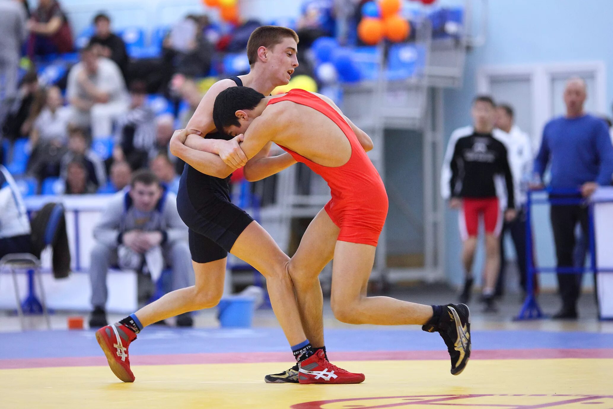 Вольная и греко римская борьба. Классическая борьба и вольная борьба разница. Греко-римская борьба отличие от вольной. Греко римские борцы. Классическая греко римская борьба.