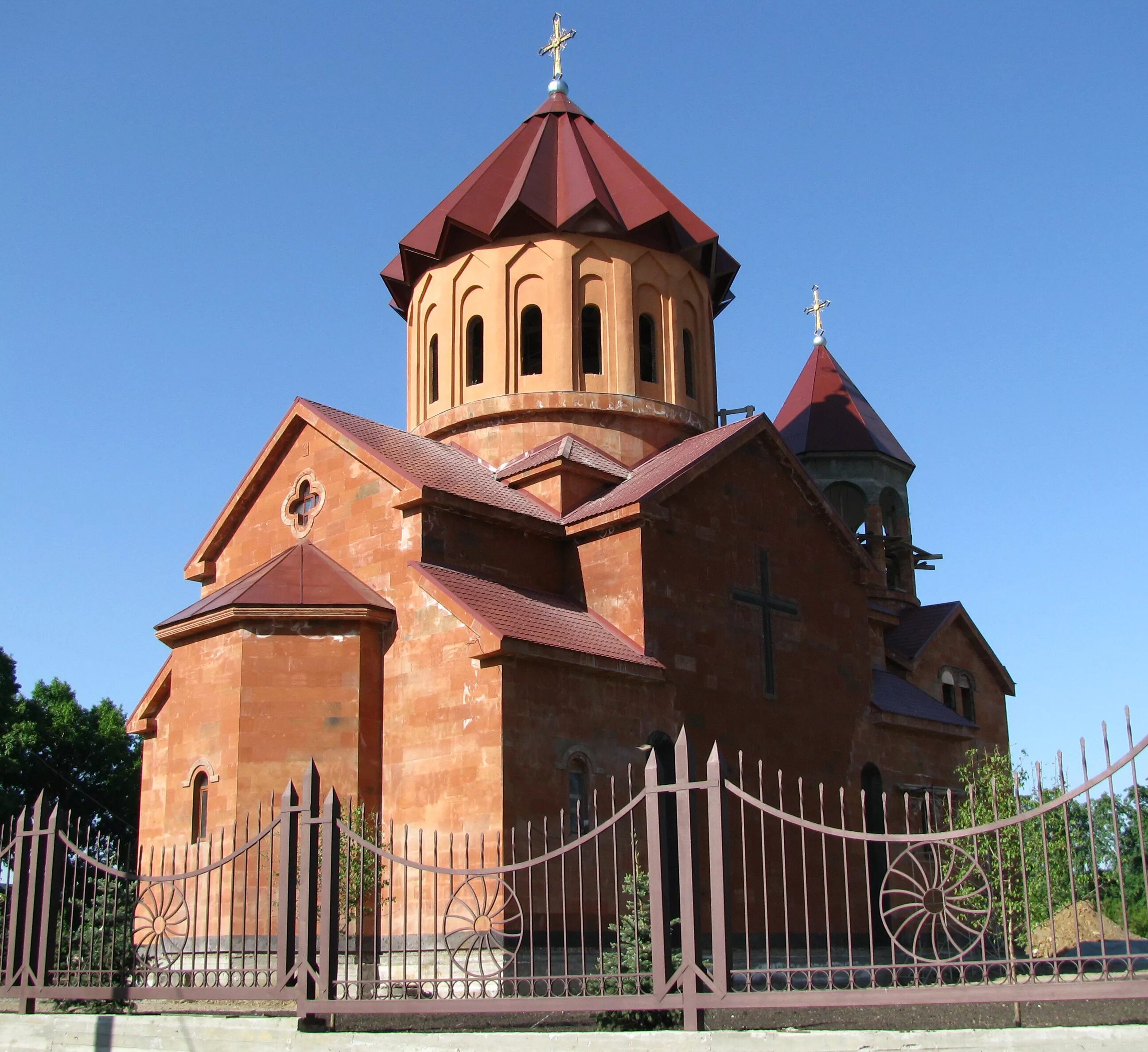 Можно ли в армянскую церковь. Церковь Святого Карапета Екатеринбург. ААЦ армянская Апостольская Церковь. Церковь Святого Карапета Армения. Армянская Григорианская Церковь в Армении.