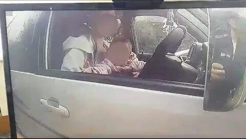 Поймала ребенка видео