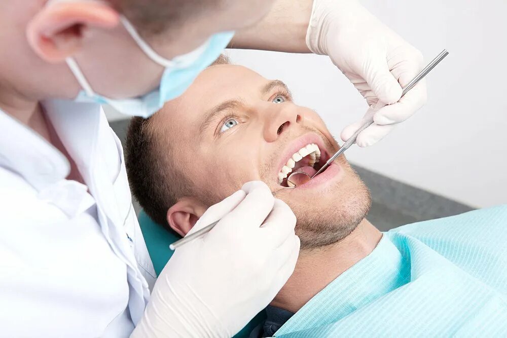 Зубной терапевт. Стоматолог. Прием у стоматолога. Стоматолог и пациент. Осмотр стоматолога.