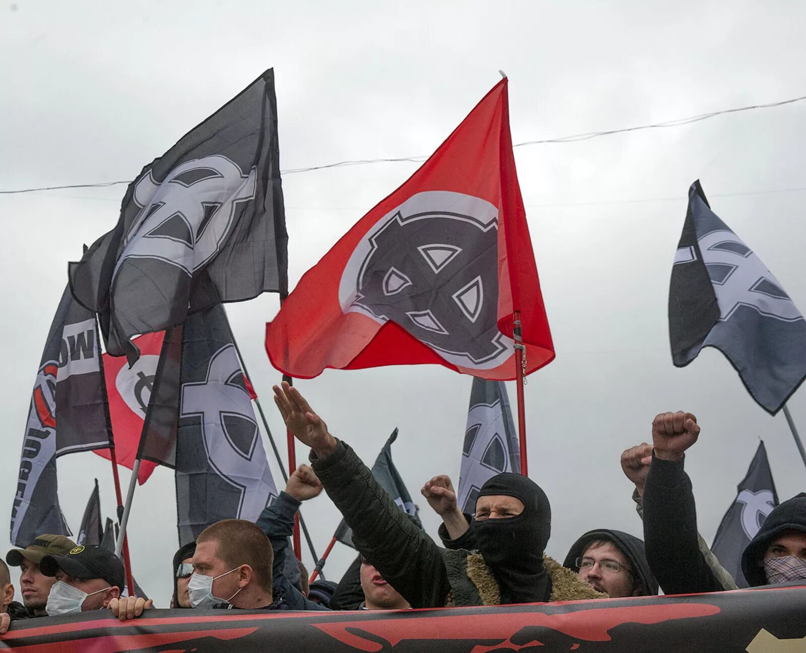 Русский марш неонацисты. Современные неонацисты. Современные нацисты. Национал трудовой