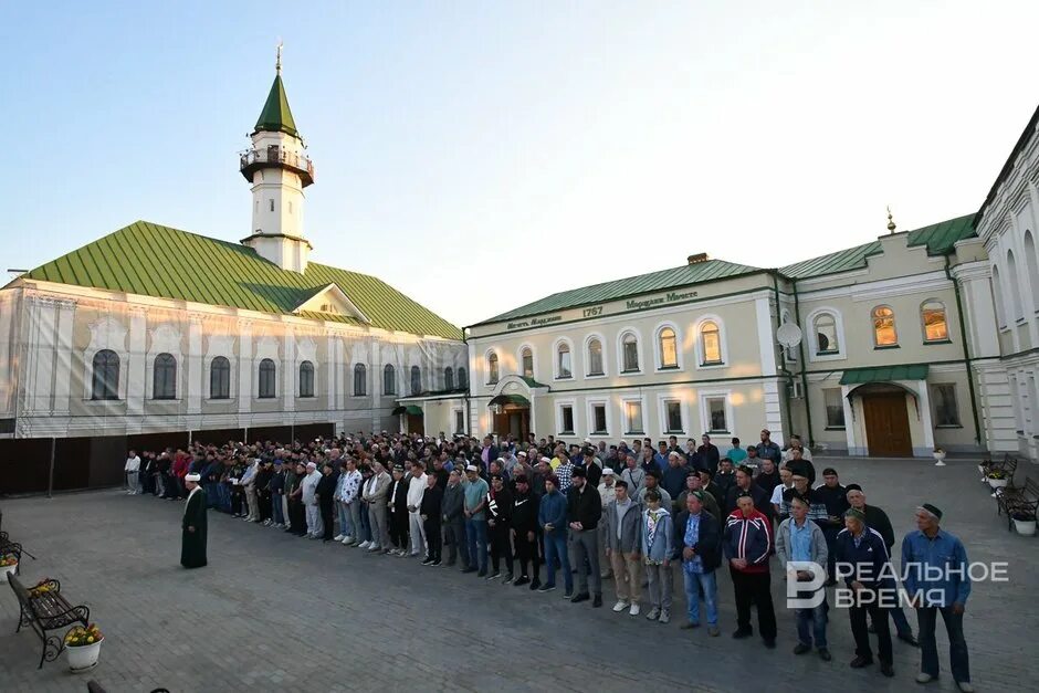 Курбан байрам татарстан выходной. Курбан байрам Казань. Курбан-байрам 2023 Казань. Курбан байрам мечеть в Казани. Мечеть Марджани.