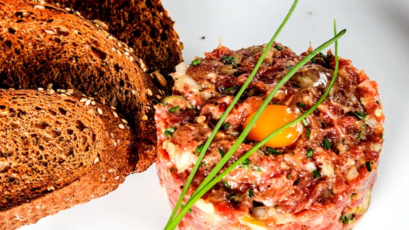 Мясо тартар. Биф тартар. Мясной тартар. Тартар жареный. Тартар из говядины классический.