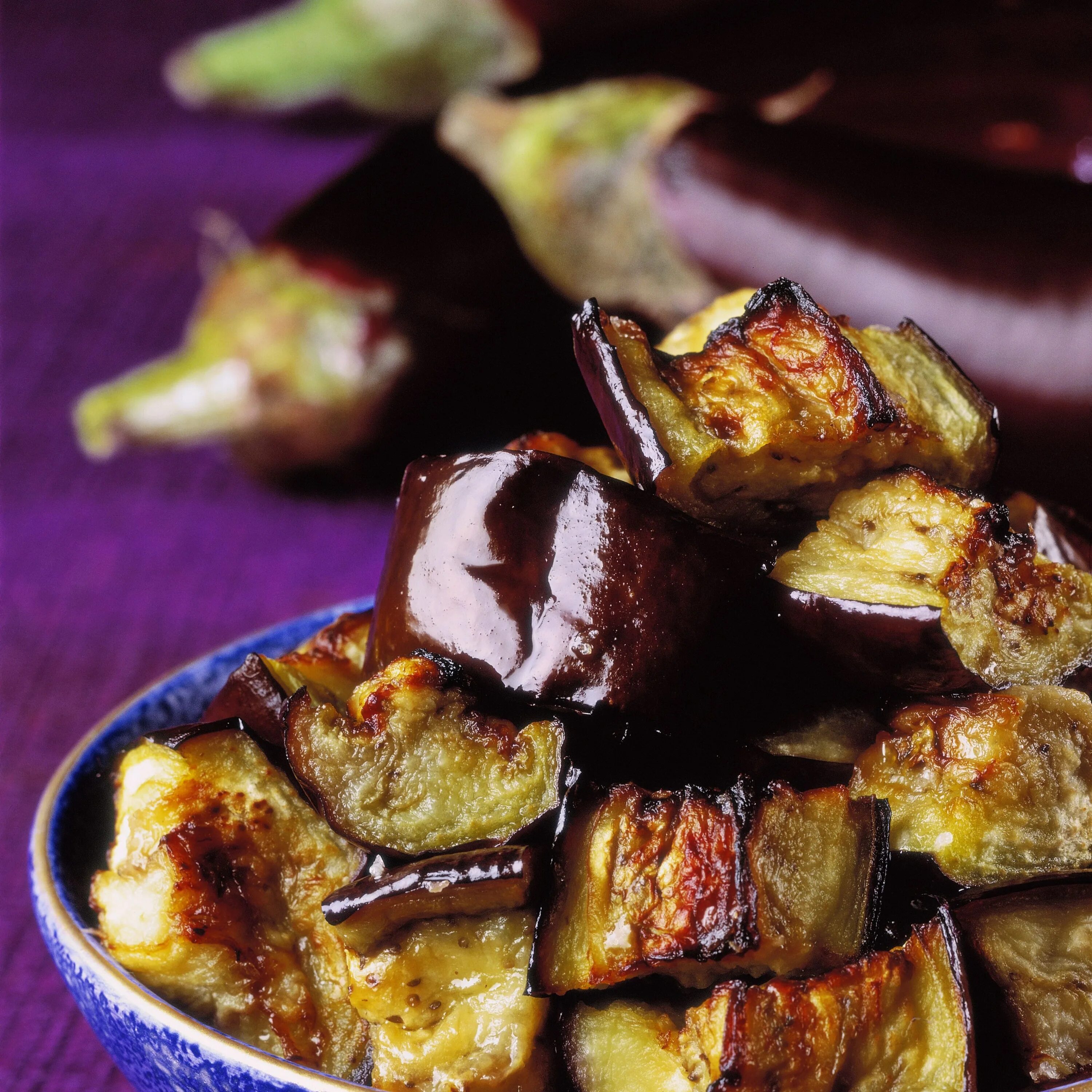 Карамелизированные баклажаны. Как приготовить сладкий баклажаны. Как приготовить сладкий баклажаны. Баклажаны в кисло-сладком соусе. Баклажаны по китайски.