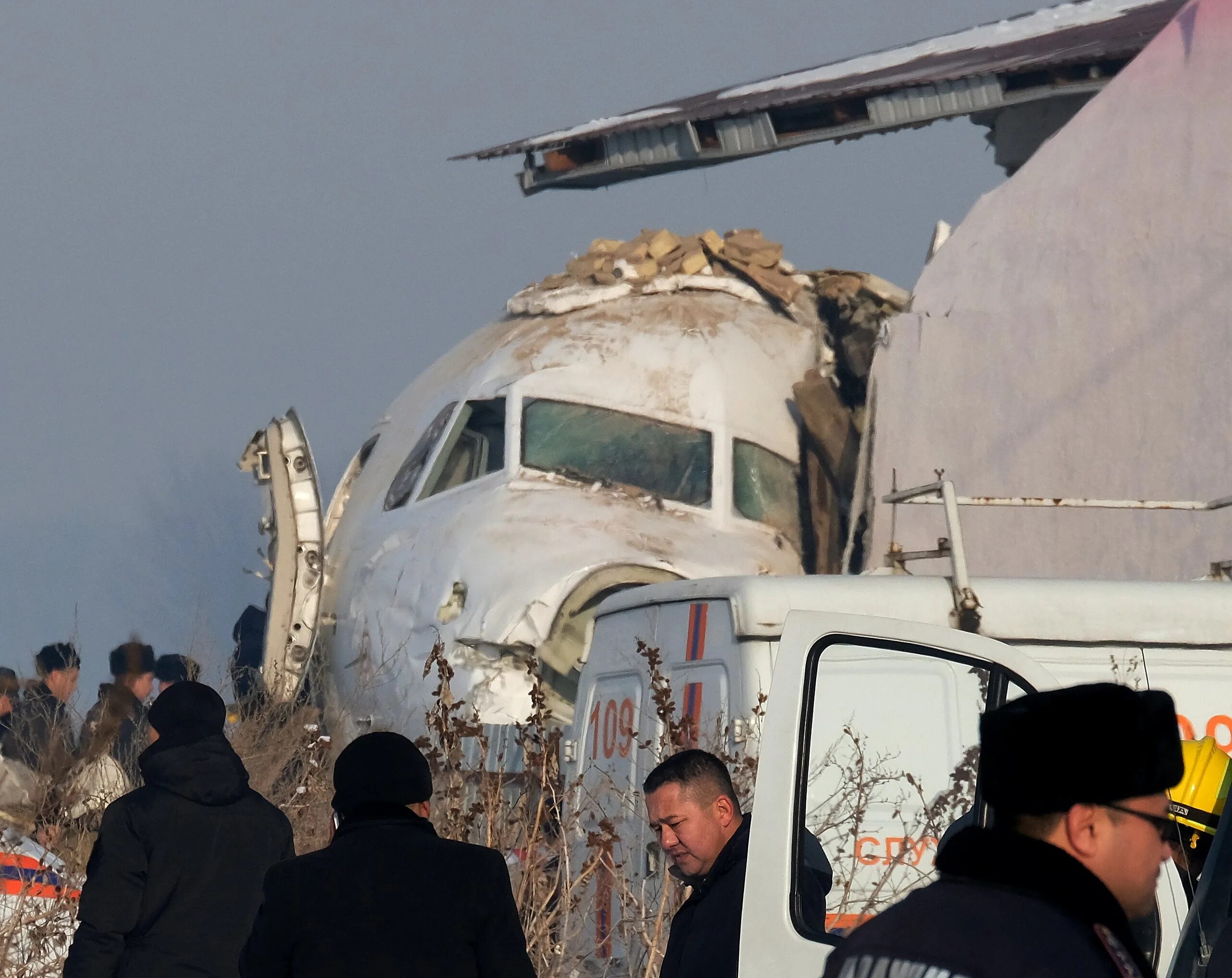 Катастрофа Fokker 100 под Алма-атой. Катастрофа ту-154 в Алма-Ате. Авиакатастрофа в Алма Ате 2019. Башкирские авиалинии катастрофа 2002. Авиакатастрофа январь