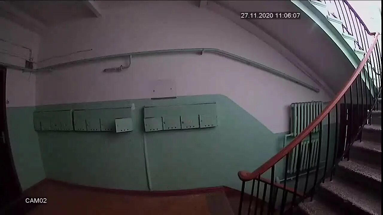 Как попасть в подъезд. Уборка подъездов. уборщица подъездов. убирают подъезд. коммунальщики подъезд.