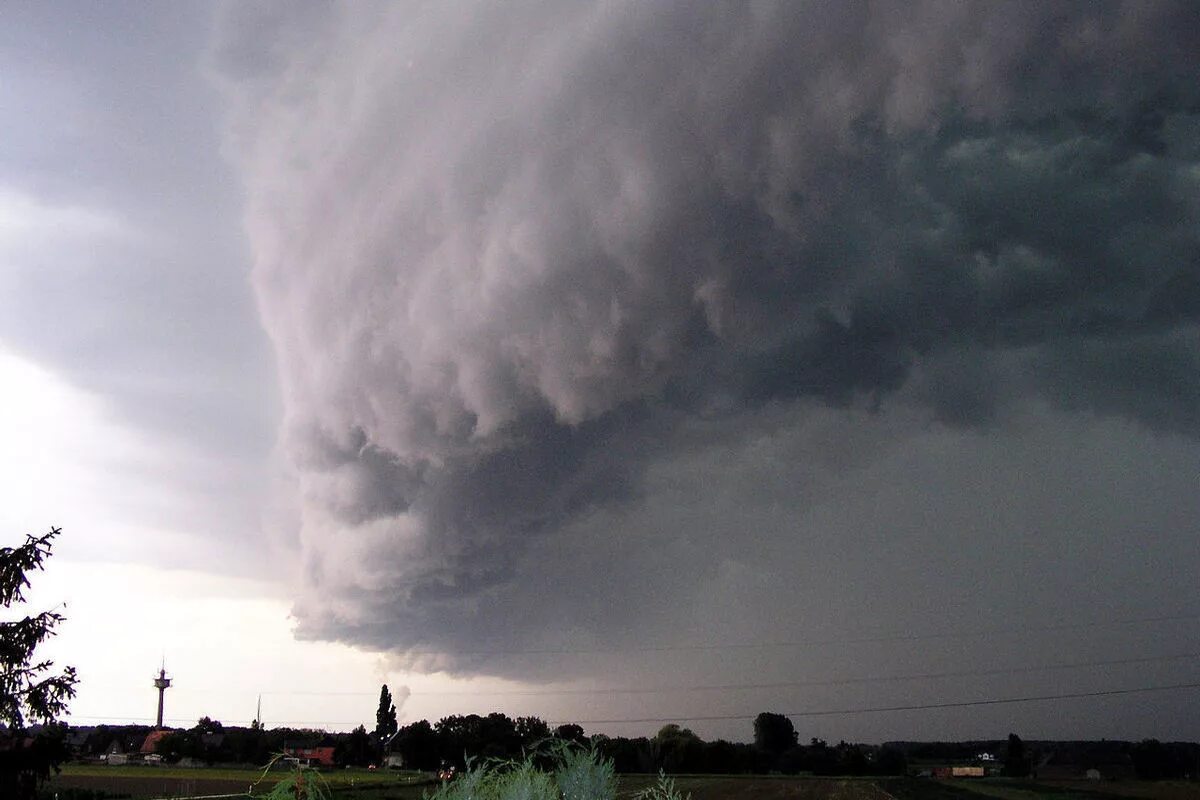 мчс предупреждает гроза дождь град. многоячейковые линейные грозы (линии шквалов). дождь гроза молния. ураган смерч торнадо вихрь. ветер торнадо смерч.