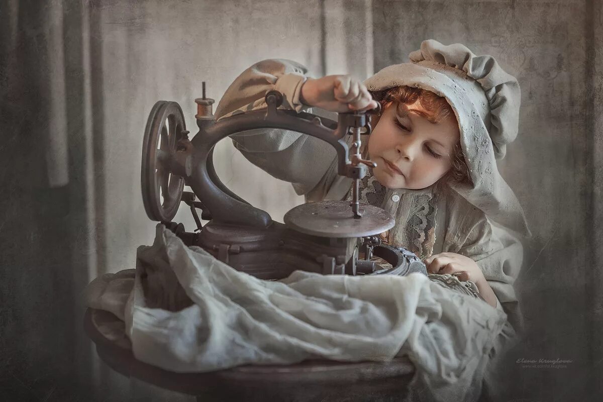 Сначала девушка будет относится. Девушка и автомобиль демотиваторы. Сначала были девочки. Страстные женщины хороши до безобразия. Сначала были девочки.