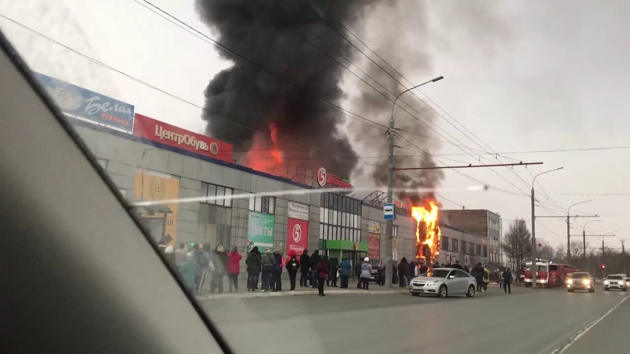 Тц мир пожар. Вьетнамский рынок в оренбурге пожар. пожар тц мир оренбург. китайский рынок оренбург. вьетнамский рынок в оренбурге.