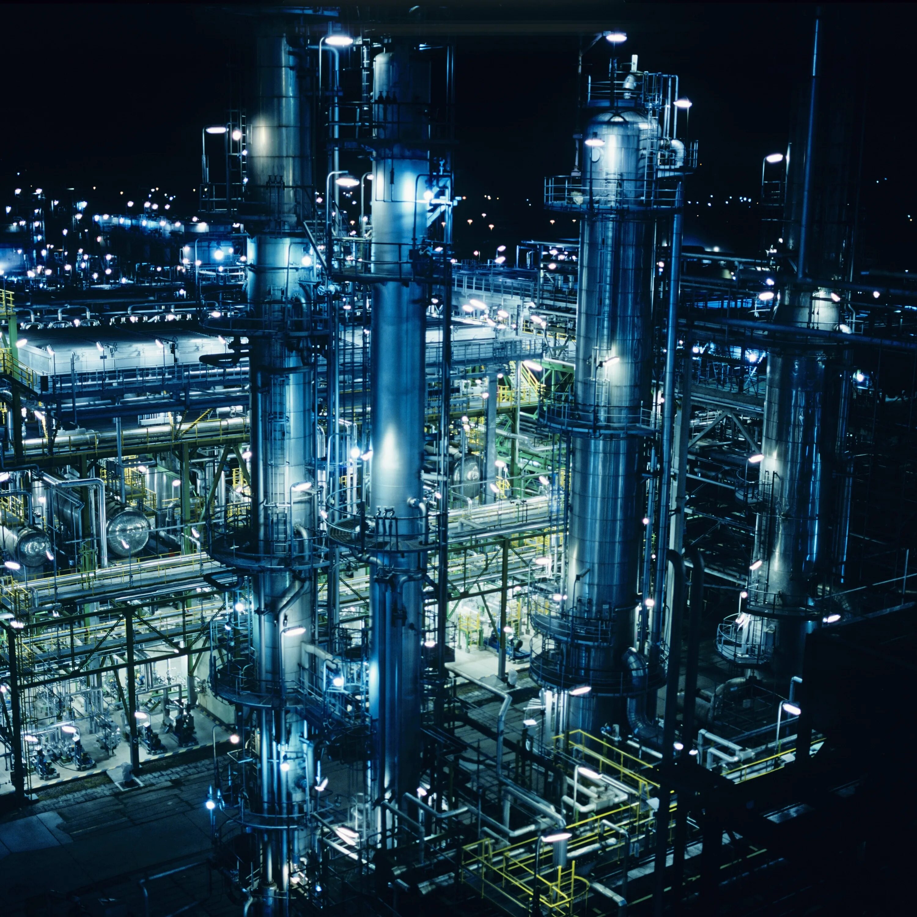 Химическая промышленность получила наибольшее развитие в. Вена нефтеперерабатывающий завод. Красивый завод. Автоматизация нефтепереработки. Цифровой завод- нефтепереработка.