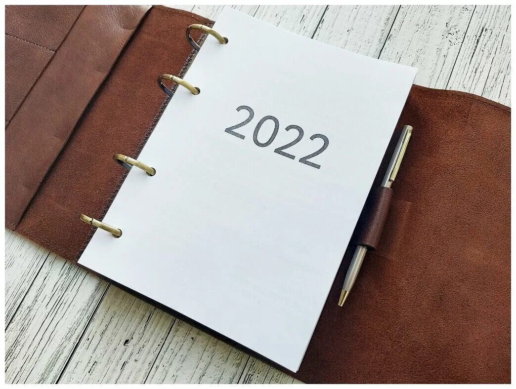 Сменные блоки ежедневник 2022 датированные a5 четыре кольца. Сменный блок а5 для ежедневника. Блок для ежедневника а5 датированный. Ежедневник с изображением синтезатора. Белый ежедневник солнечная система.