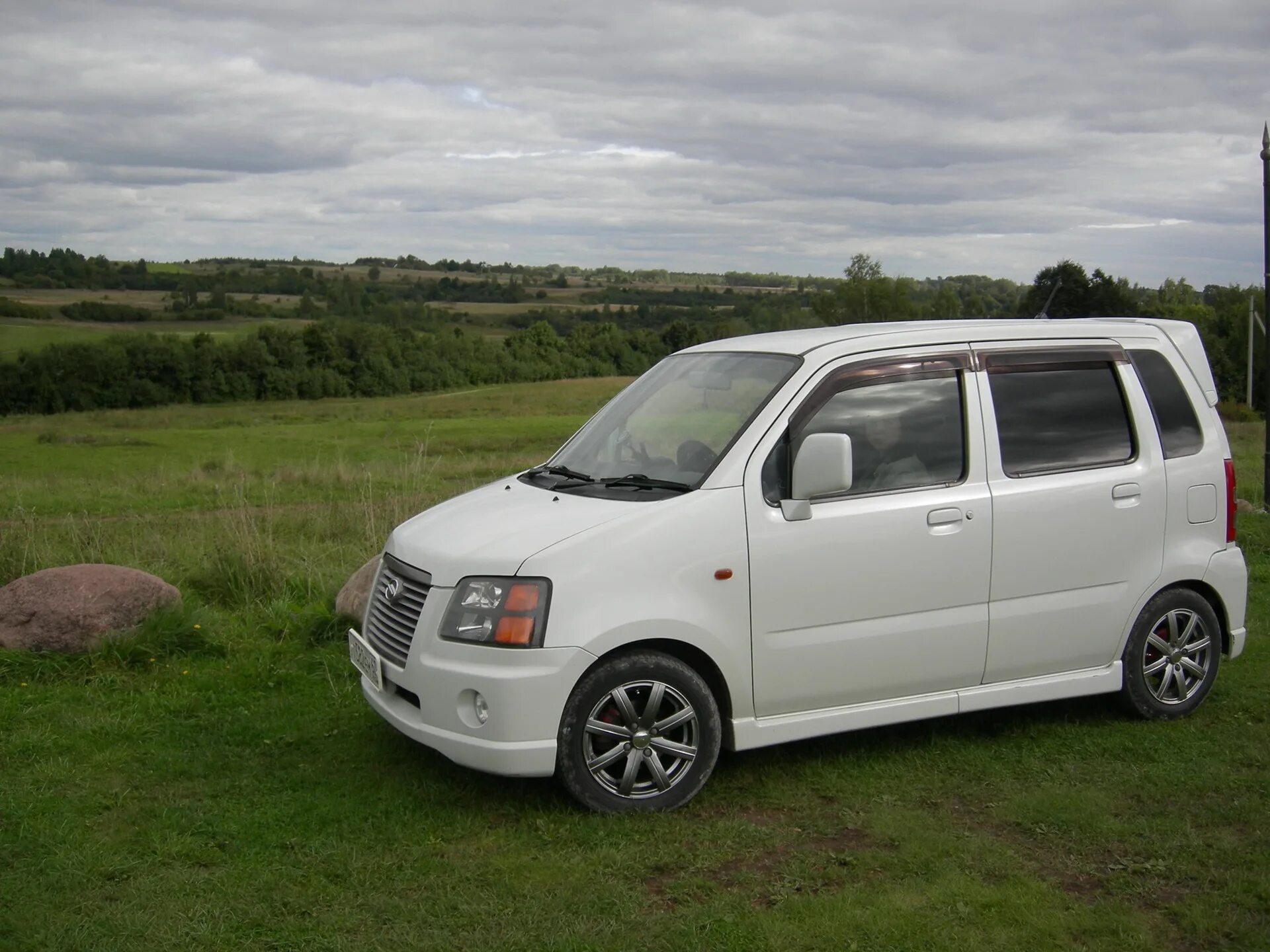 Дром ру сузуки. Suzuki Wagon r. Suzuki Wagon r Solio 2002. Сузуки Wagon r Solio. Suzuki Wagon Solio.