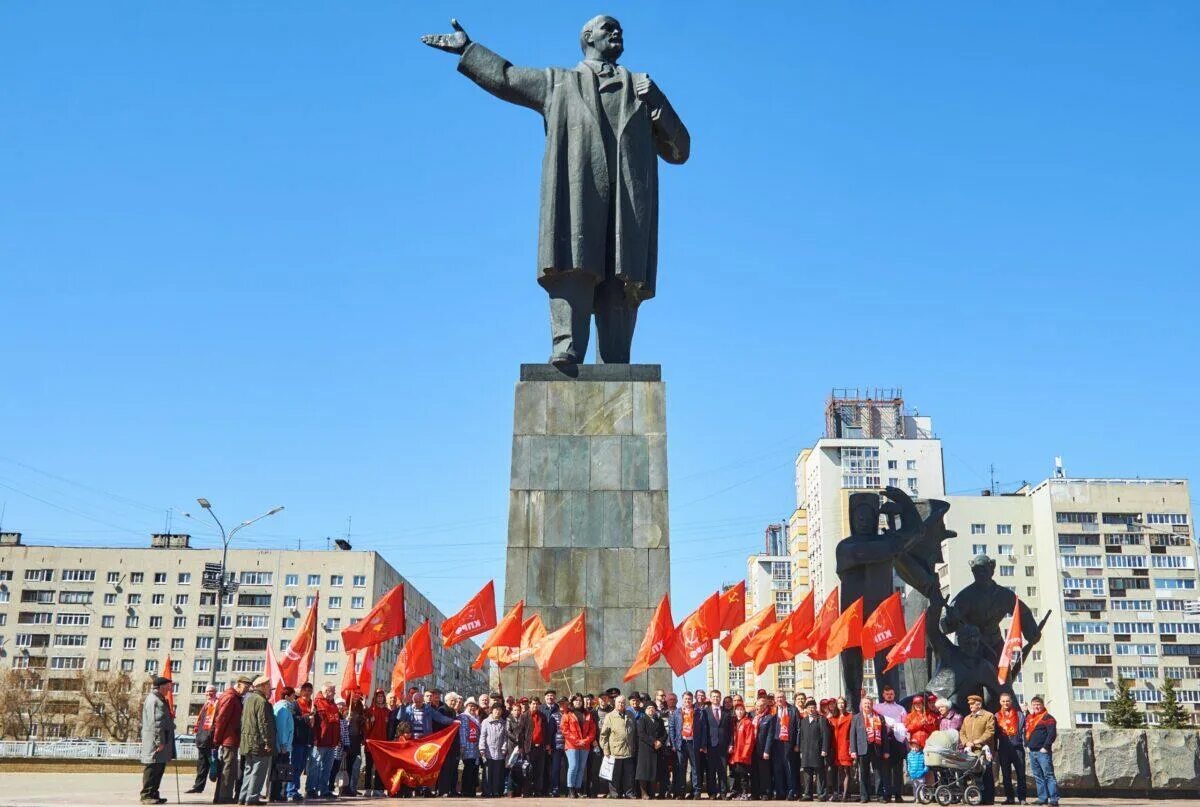 Годовщина ленина. Памятник Ленину в Нижнем Новгороде. Площадь Ленина Нижний Новгород. Памятник Ленину на площади Ленина (Нижний Новгород). Памятник Ленину (Нижний Тагил).