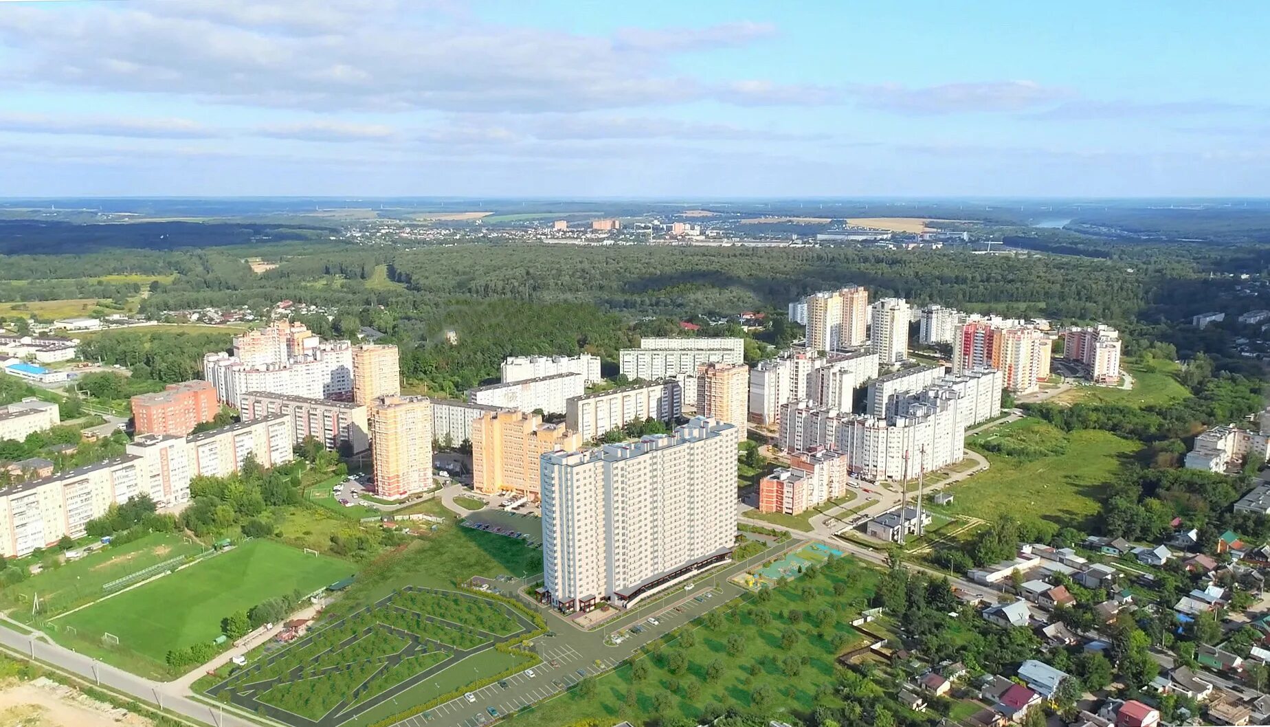 Сколько квартир в калуге. ЖК молодежный Калуга. ЖК Солнечный Калуга. Солнечный бульвар ФСК Лидер. Улица Молодежная Калуга.