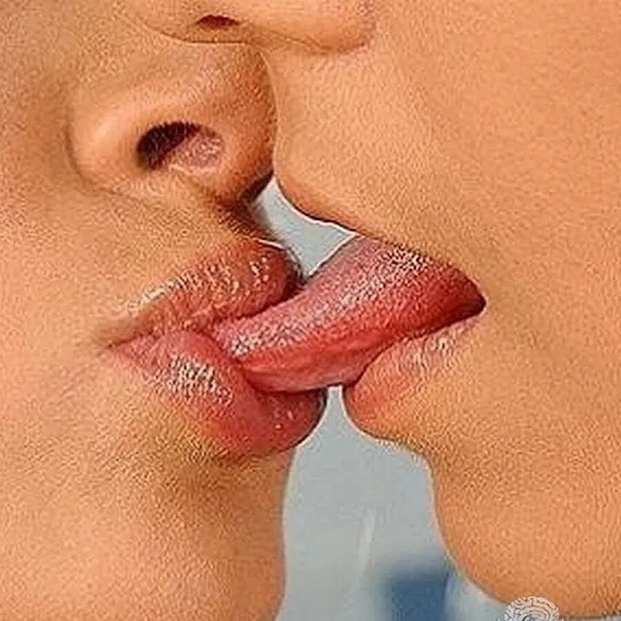 Поцелуй с язычком. Женский поцелуй с языком. Поцелуй с посасыванием языка. Поцелуй в губы.