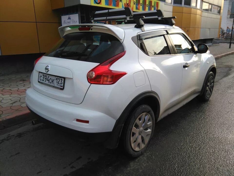 Спойлер жук. Спойлер Nissan Juke. Спойлер Impul Nissan Juke. Ниссан Жук 1.6 турбо. Nissan Juke Rear.