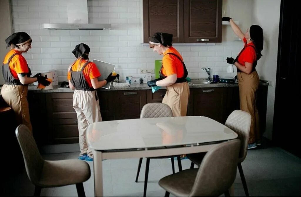 профессиональная уборка. уборщица. профессиональная уборка. клининг желтый. клининг квартиры краснодар.