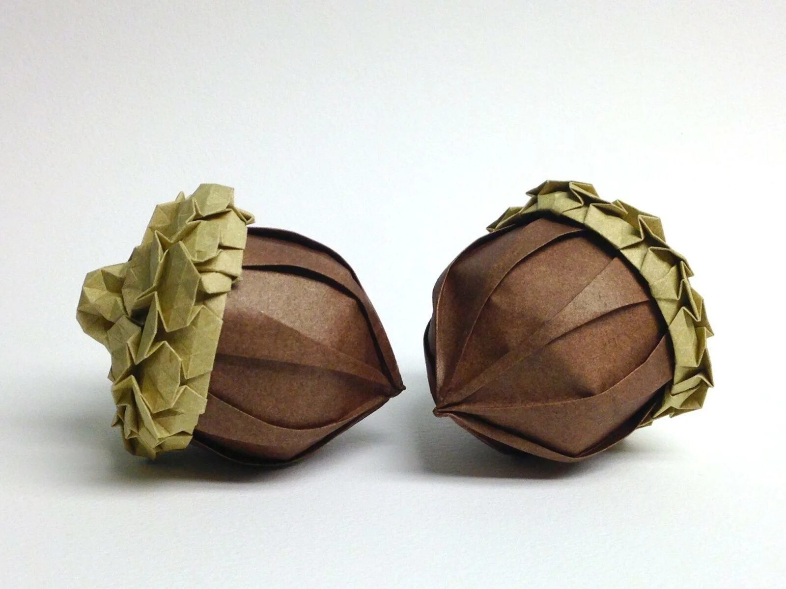 шишка из бумаги. шишка из бумаги. как сделать шишки из картона. новогодние шишки из бумаги. поделка шишка из бумаги.