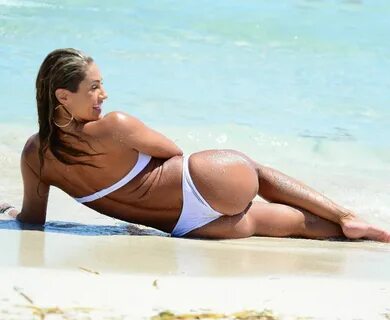 30. Jennifer Nicole Lee gets soaking wet in her bikini on Miami beach. 