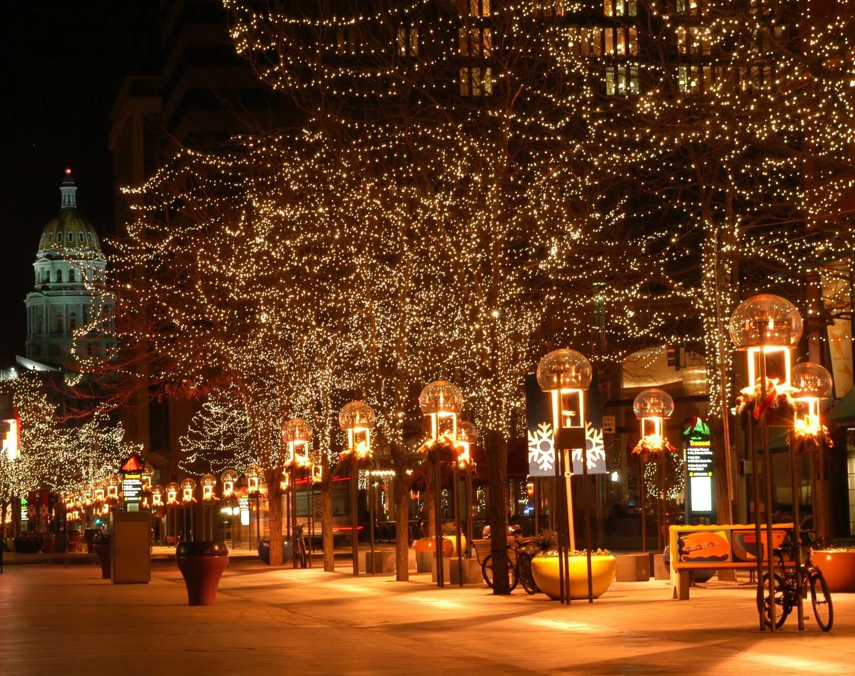 Рождественская ярмарка в праге. Прага рождество. Прага рождественская ярмарка староместская площадь. Новогодняя прага. Новогодняя улица.