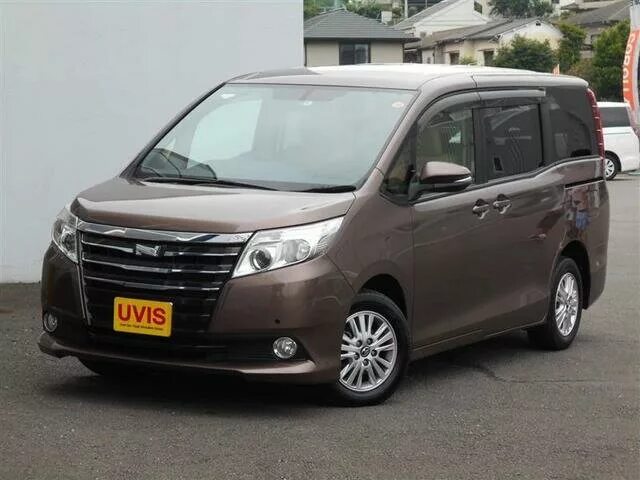 Купить ноах во владивостоке. Toyota Noah 2015. 2015 Toyota Noah r80. Тойота Ноах 2015 года. Тойота Ноах 2015 коричневый.