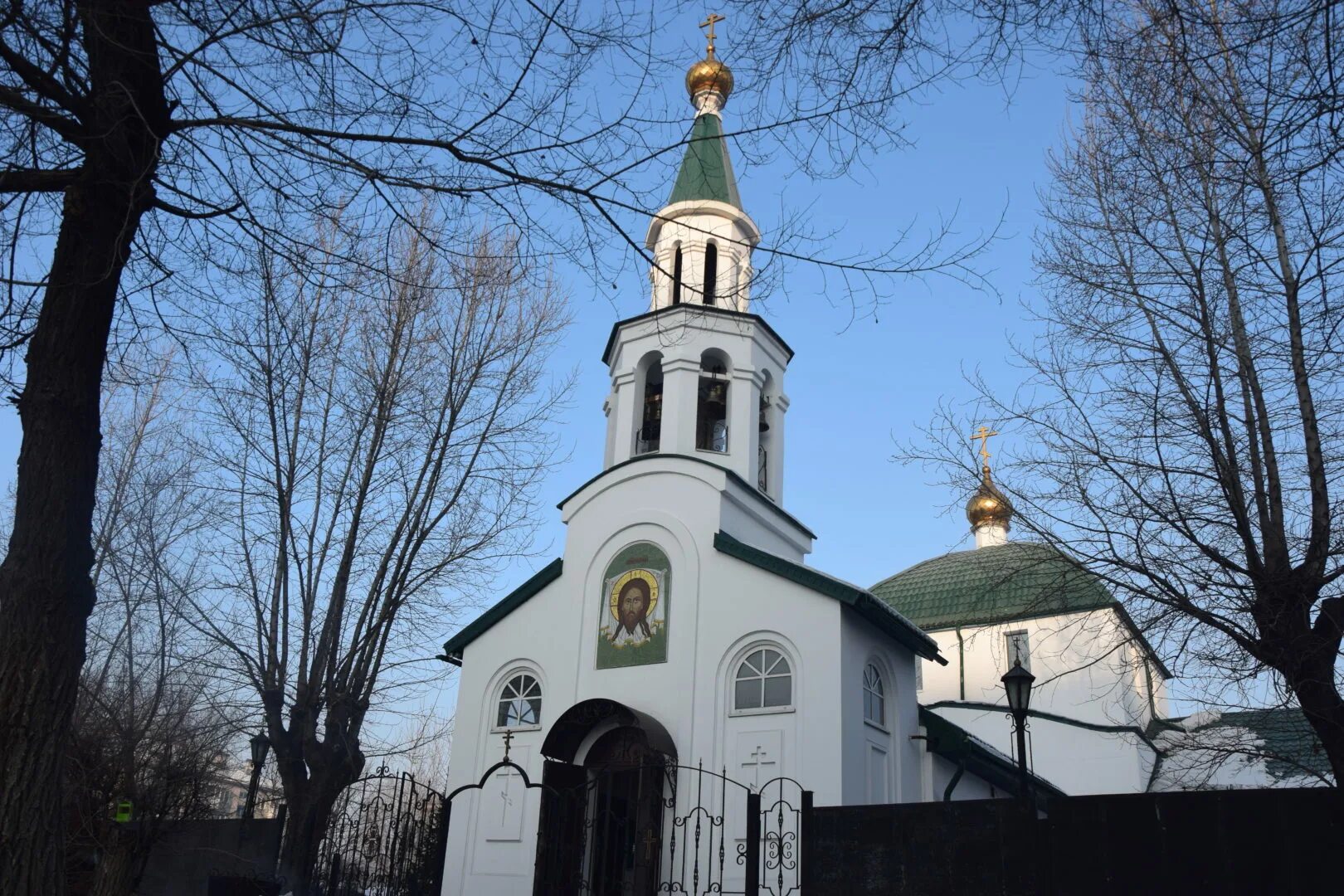 храм святителей московских. свято-троицкий серафимо-дивеевский монастырь. храм на улице короленко нижний новгород. храм святителей московских. квартал церкви трех святителей нижний новгород.