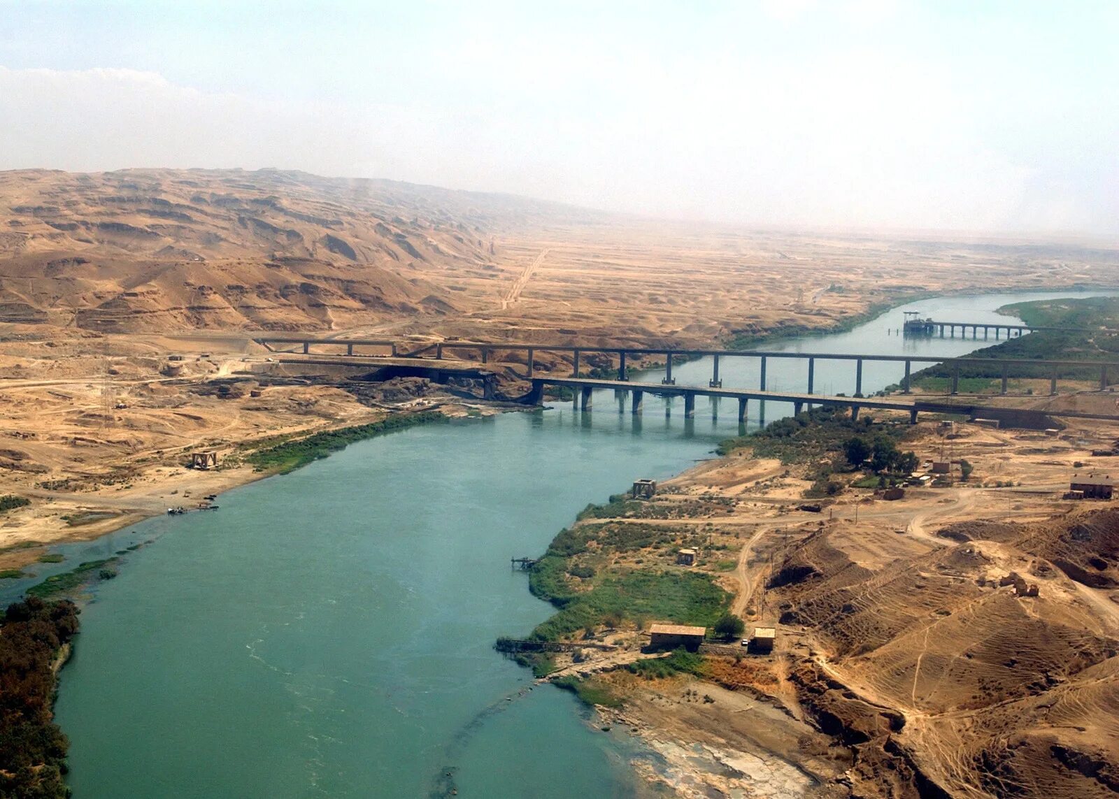 Ев рат. Река Евфрат в Ираке. Река тигр и Евфрат. Река Евфрат Вавилон. Река Евфрат река тигр.