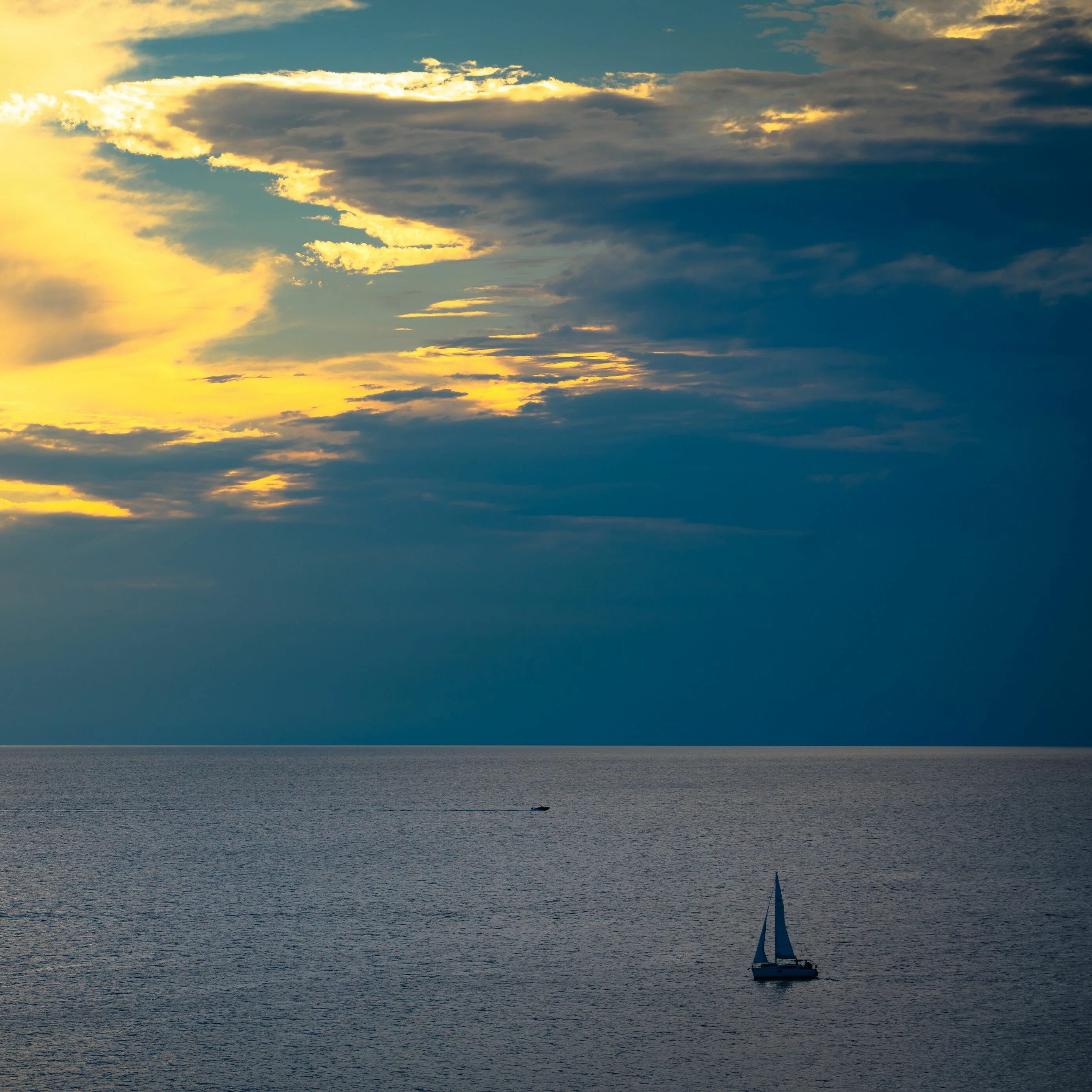 Море горизонт. Амирина моря гладь. Девушка-море. Моря гладь ты ушел. Море гладь и шум волны.