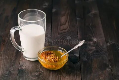 Молоко с медом для горла