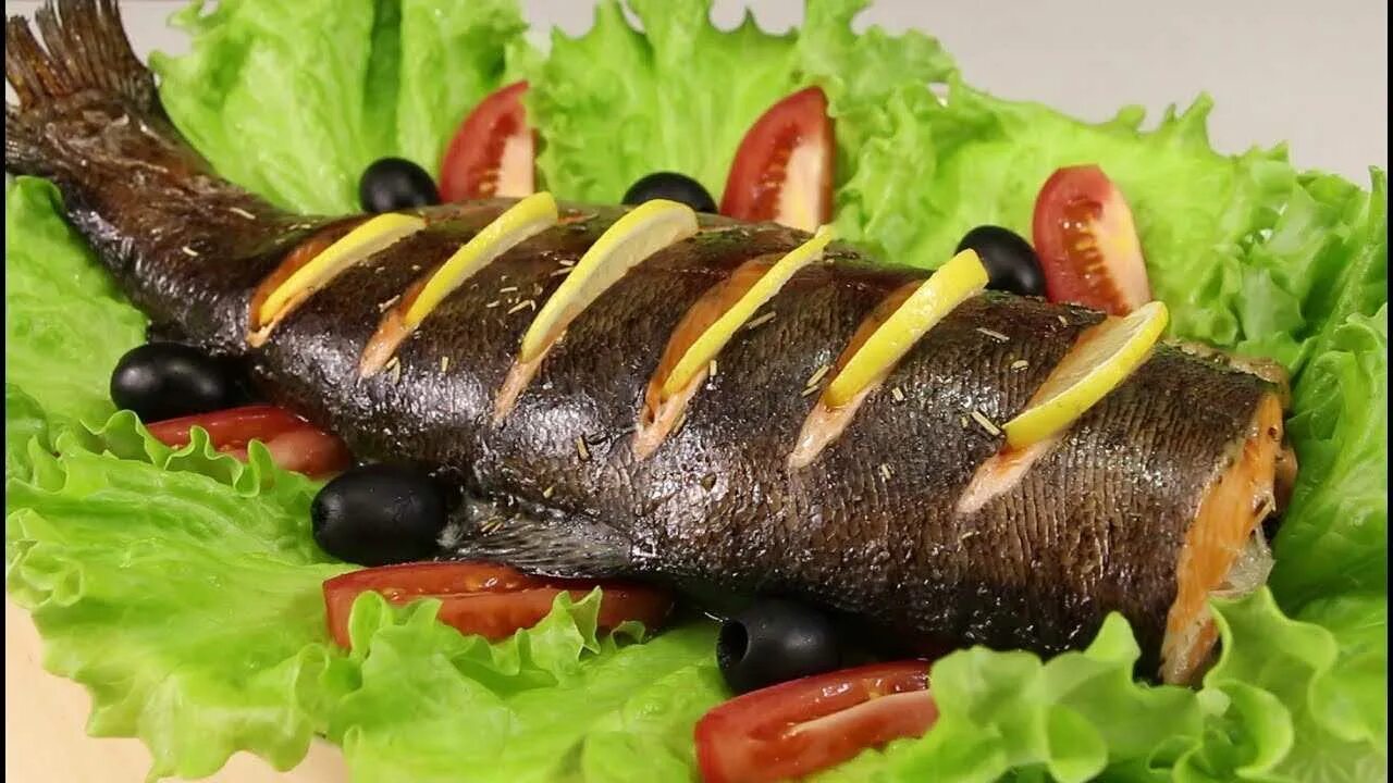 Тилапия рыба филе. Рыба тилапия в духовке. Рыба запеченная тилапия. Тилапия недожаренная. Филе тилапии на гриле.