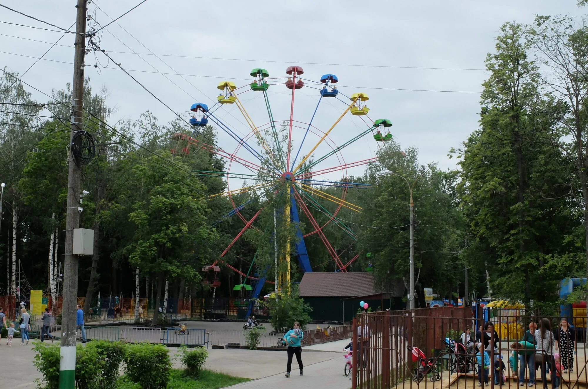 Арзамас парк Гайдара город. Парк имени Гайдара Арзамас аттракционы. Арзамасский парк Гайдара аттракционы. Карусели Арзамасе парка Гайдара. Парк гайдара арзамас