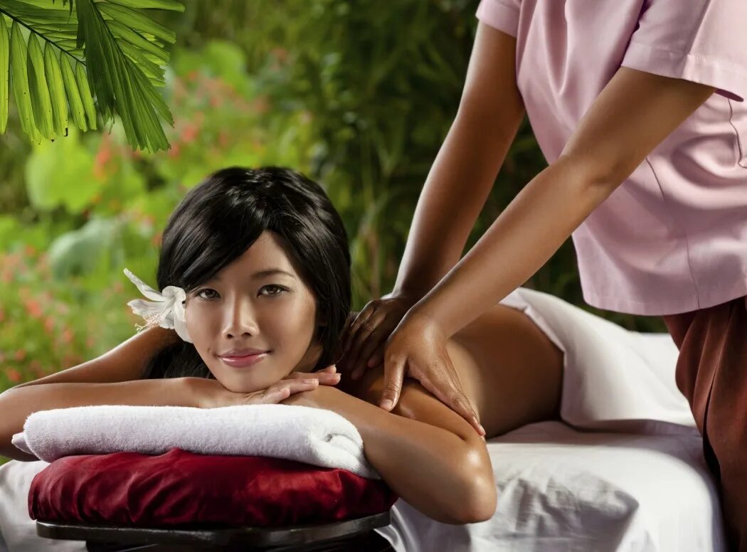 Massage oil girls. Тайский массаж. Массаж Ломи-Ломи. Тайский спа. Спа салон.