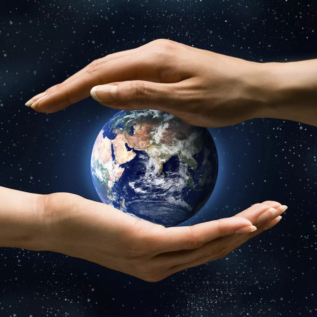 To promise the earth. Планета в руках человека. Планета земля в руках. Мир в руке. Земля в руках человека.