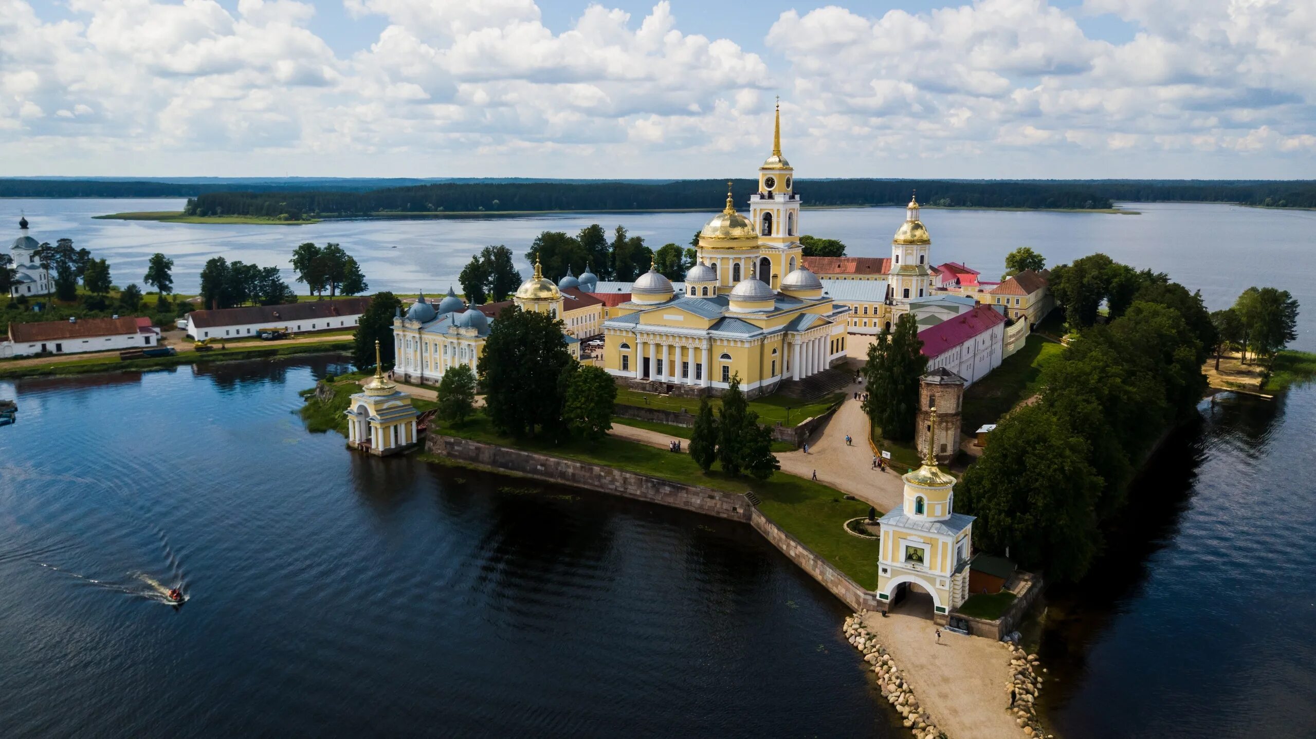 Нило-Столобенская пустынь Осташков. Нило Столобенская пустынь Тверская область. Осташков Нилова Столобенская пустынь. Селигер монастырь Нило Столобенская пустынь.