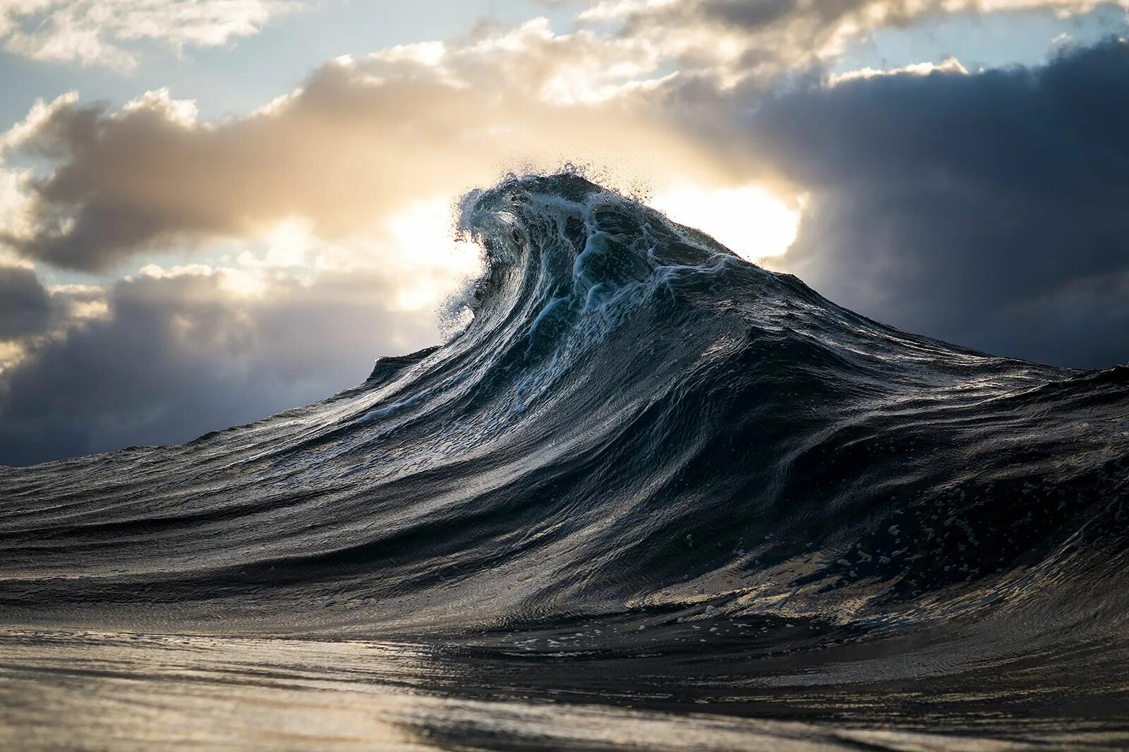 Океан волны. Большие волны. Огромные волны на море.